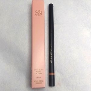 EM Cosmetics Soft Blur Velvet Lip Liner in Teddy - New In Box